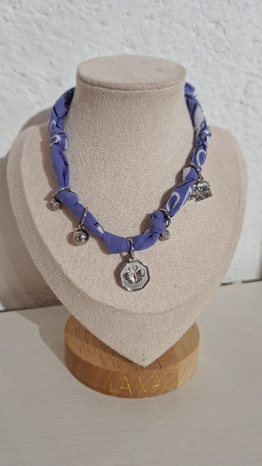 LA VALE HAND MADE JEWELS